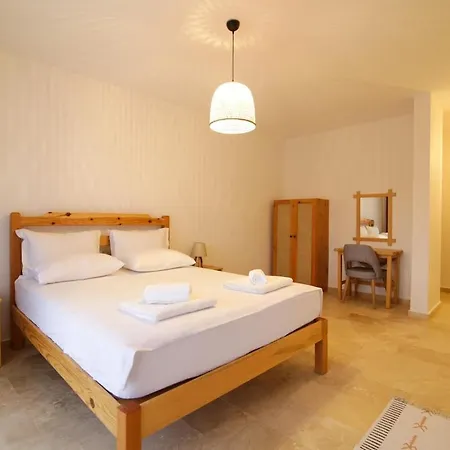 Comfortable 3-bedroom With Pool And Garden *