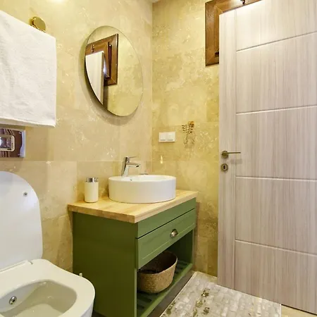 Comfortable 3-bedroom With Pool And Garden