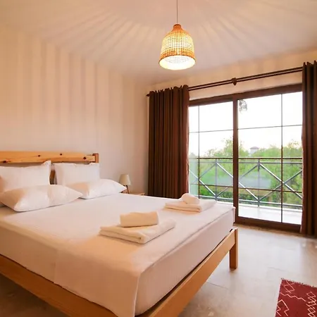 Comfortable 3-bedroom With Pool And Garden *