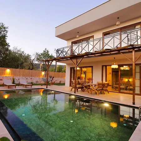 Comfortable 3-bedroom With Pool And Garden Villa *