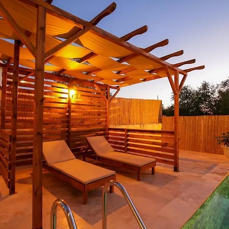 Villa Comfortable 3-bedroom With Pool And Garden Kas