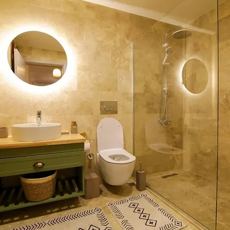 Comfortable 3-bedroom With Pool And Garden Villa