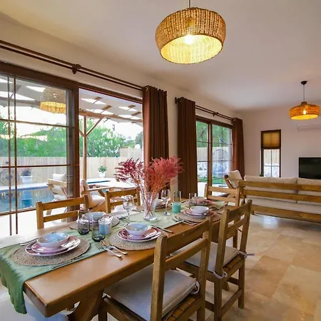 Comfortable 3-bedroom With Pool And Garden Kas
