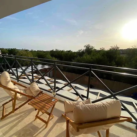 Comfortable 3-bedroom With Pool And Garden Villa