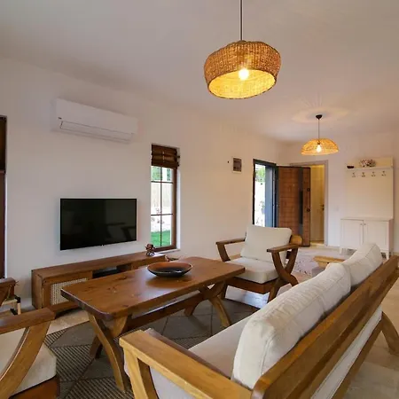 Comfortable 3-bedroom With Pool And Garden *